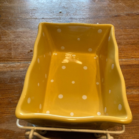 Six piece Temp-Tations, bakeware casserole, dish set yellow with white dots. - Picture 2 of 13